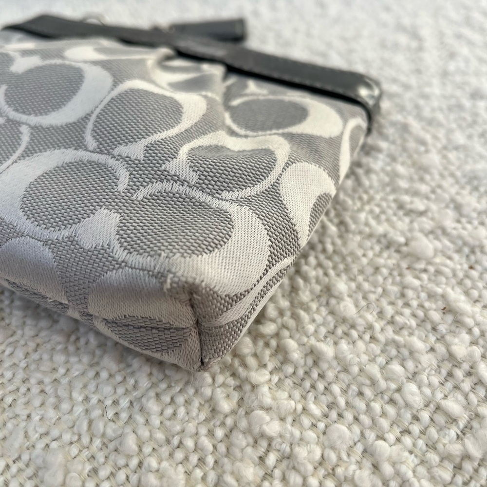 COACH wristlets cosmetic bag silver gray. Logo fabric leather trim AUTHENTIC! - Picture 6 of 6
